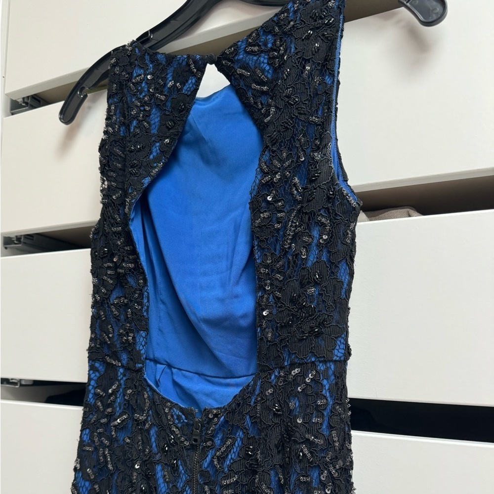 ALICE + OLIVIA NWT Beaded Sachi Open Back Ballgown Blue Black Lace Size 0 - Picture 7 of 13